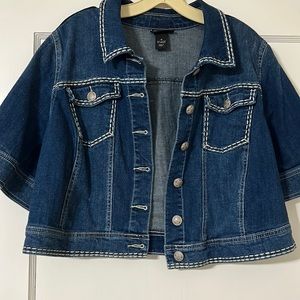 Lane Bryant crop denim jacket with accent stitching size 18!